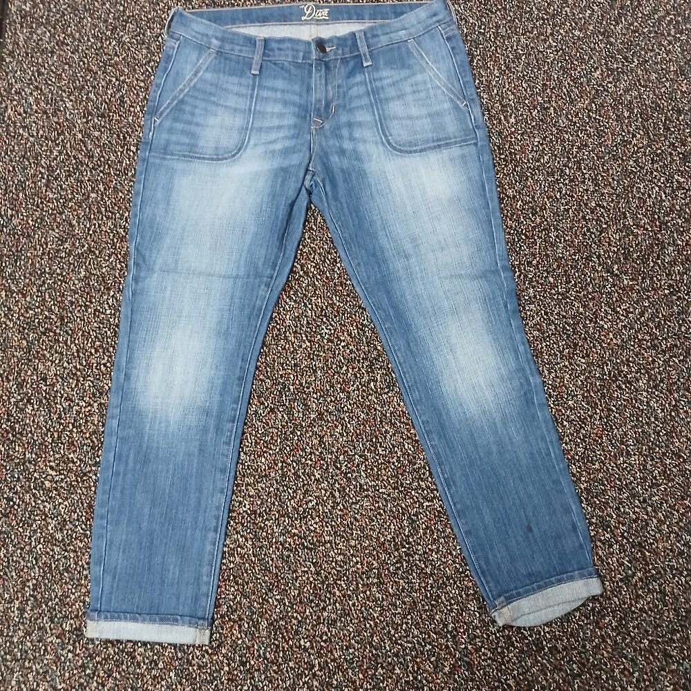 UEC Old Navy Diva Cut distressed blue jeans size 10